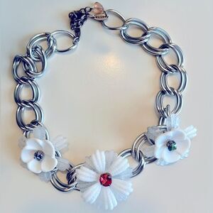 𝅺Sabika White Petal Flower Silver Tone Crystal Necklace